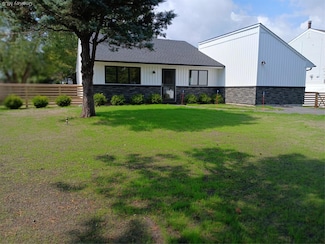 4 Mercury Ave, East Patchogue, NY 11772