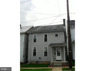 32 Maple St, Pine Grove, PA 17963