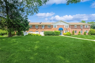 460 Old Town Rd Unit 8J, Port Jefferson Station, NY 11776