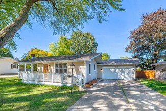 305 Farview Dr, North Aurora, IL 60542