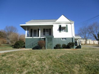 6814 Pulaski Ave, Fairlawn, VA 24141