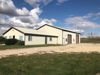 4299 Lewis Access Rd, Center Point, IA 52213