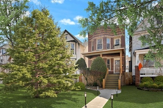 1817 W Morse Ave, Chicago, IL 60626