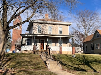 905 4th St, La Salle, IL 61301