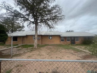 401 E 9th St, Lake Arthur, NM 88253