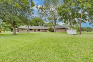 15151 Lakeview Dr, Beach City, TX 77523