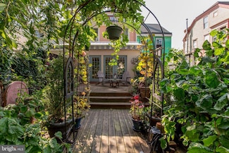 54 N Main St, Lambertville, NJ 08530