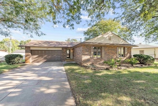 609 Berkshire Dr, Salina, KS 67401
