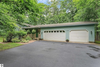 5093 Jacks Trail, Traverse City, MI 49684