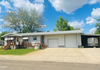 457 2nd St SE, Dickinson, ND 58601