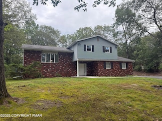 37 Seneca Rd, Mount Pocono, PA 18344