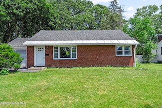 19 Holly Ln, Latham, NY 12110