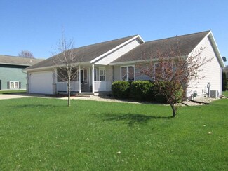 619 Birdie Ln, Poynette, WI 53955