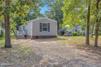 204 NE 75th St, Oak Island, NC 28465