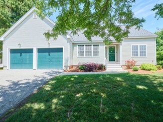 10 Cranberry Ln, Burlington, MA 01803