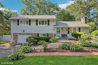 10 Colorado Place, Huntington Station, NY 11746