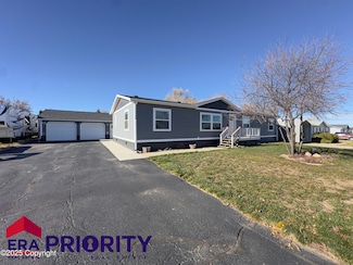 1003 Orchid Ln, Gillette, WY 82716