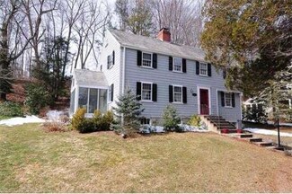 61 Washburn Ave, Wellesley Hills, MA 02481