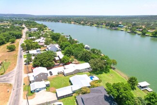 2932 River Oaks Dr, Kingsland, TX 78639