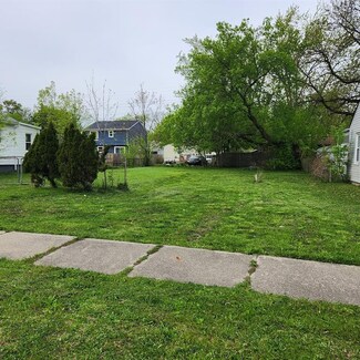351 E Milton Ave, Hazel Park, MI 48030