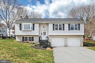 18 Circle Dr, Glen Rock, PA 17327