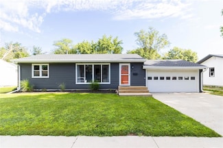 1021 W South St, Winterset, IA 50273