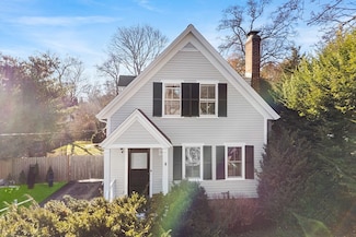 29 Cottage St, Wellesley, MA 02482