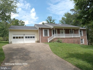 8332 Hilltop Ave, Vienna, VA 22182