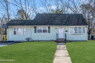 30 Cedar Ct, Lakewood, NJ 08701