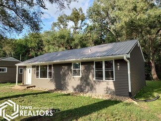 518 Crescent Ln, Fort Madison, IA 52627