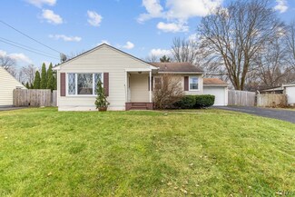 206 Ridgewood Dr, North Syracuse, NY 13212