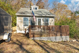 116 E Clinton St, Grafton, IL 62037