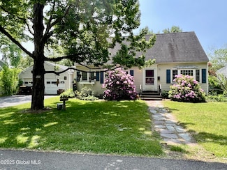 86 Glendale Rd, Latham, NY 12110