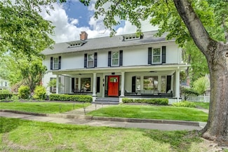 64 Maple St, Chagrin Falls, OH 44022