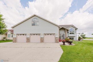 5501 Farmstead Ct S, Fargo, ND 58104