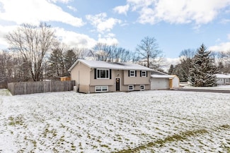 17 Helbock Rd, Phoenix, NY 13135