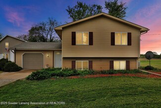 5715 W Barnes Rd, Eaton Rapids, MI 48827