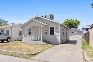 304 Wilson Ave, Bakersfield, CA 93308