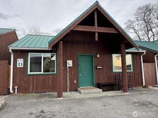 475 SE Barrington Dr Unit D, Oak Harbor, WA 98277