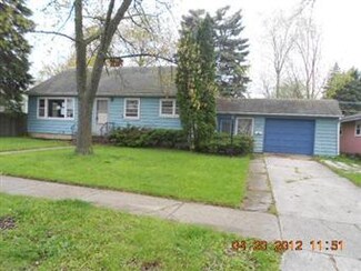 1836 Walnut St, Waukegan, IL 60087