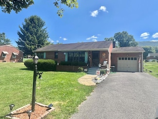 205 Valley Dale St, Bluefield, VA 24605
