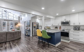 352 Scotch Pine Dr, Pocono Summit, PA 18346