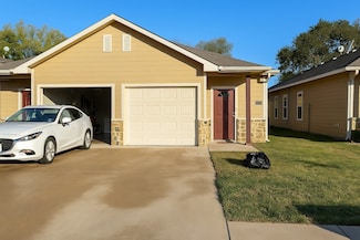 811 S Wilson St, Kaufman, TX 75142