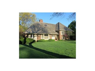 6526 Rainbow Ave, Mission Hills, KS 66208