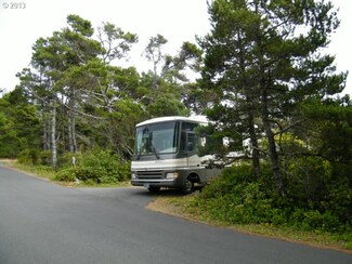 4633 2nd Place Unit 400, Florence, OR 97439