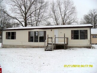 8190 N Hiawatha Place, Walkerton, IN 46574