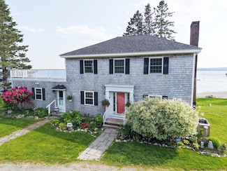 18 Bridges Point Ln, Brooklin, ME 04616