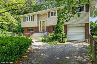 472 Essex St, West Babylon, NY 11704
