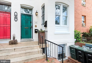 1118 F St NE, Washington, DC 20002