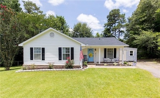 1935 Ranch House Dr, Semmes, AL 36575
